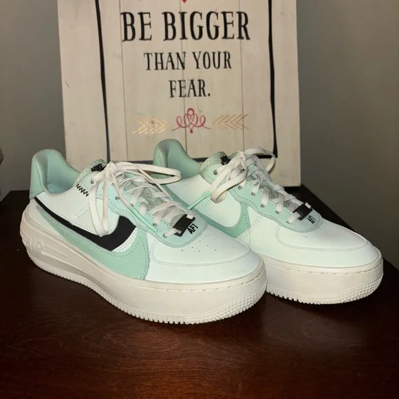 Nike AF1 Platform Air Force 1 (Womens Size 7) Shoes DX3730 300 Barely Enamel - Picture 5 of 13